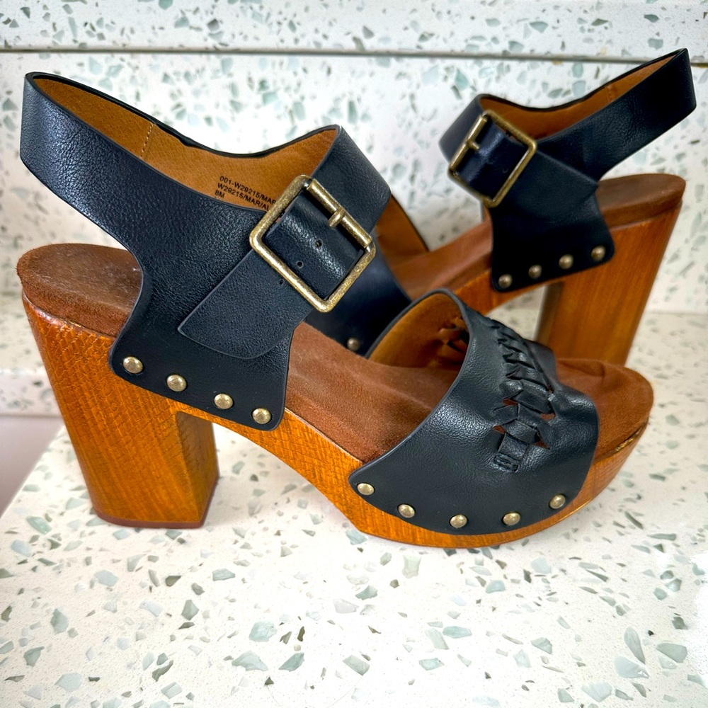 New Footbed Black Sandals, Size 8